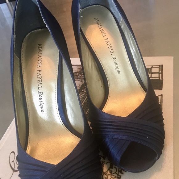 Navy Size 8.5 - Picture 4 of 8